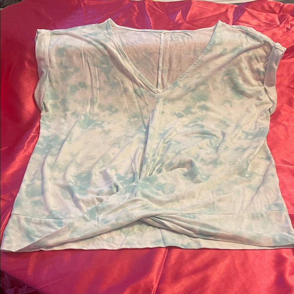 a.n.a Women's Light Aqua Tie-Dye V-Neck Twist Front Tee